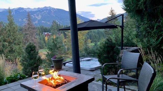 Beautiful 5 Bedroom Log Home With Spectacular Views Whistler Exterior foto