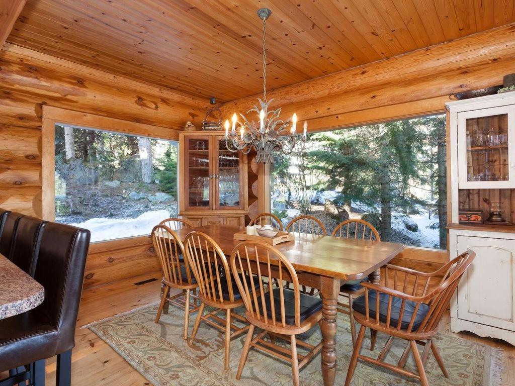 Beautiful 5 Bedroom Log Home With Spectacular Views Whistler Exterior foto